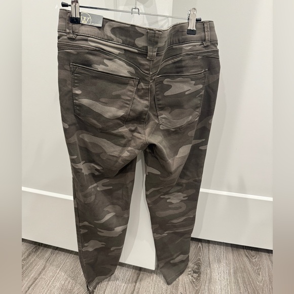 NWT Wit & Wisdom Absolution camo skinny pants size 4 petite - Picture 2 of 5